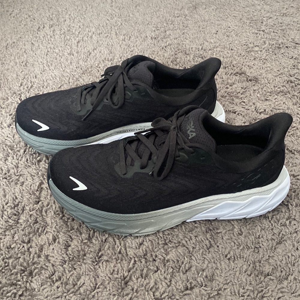 Hoka Arahi 6 black